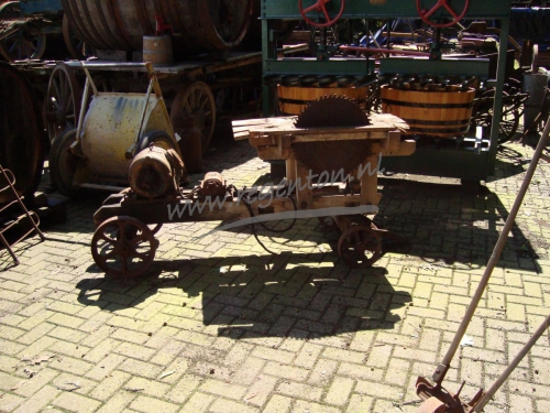  Oude houten Zaagmachine