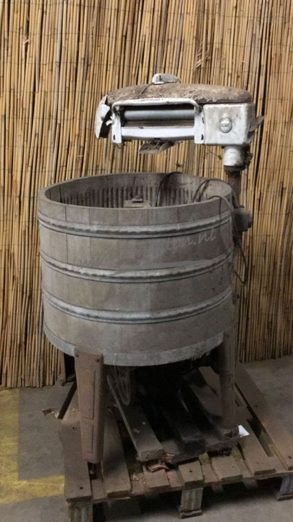  Antieke houten wasmachine