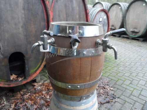  Ton met biertap en waterkraan